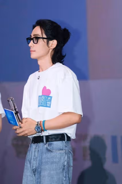 朱一龍路演回應近日爭議:享受電影就好了,其它交給我們