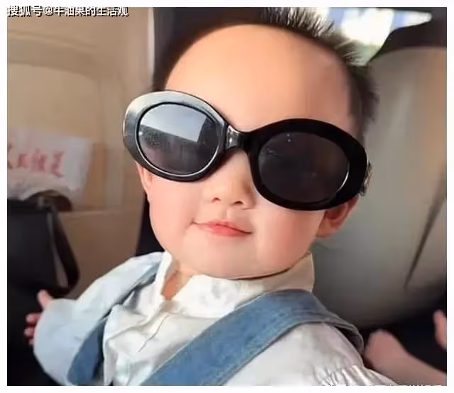王思聰給黃一鳴300萬和一套房後,懶懶直播破防,網友:毀三觀