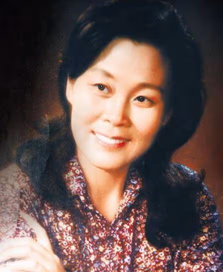 88歲歌唱家住養老院18年,子女背上罵名,背後原因讓人感動