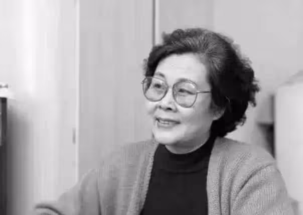 88歲歌唱家住養老院18年，子女背上罵名，背後原因讓人感動