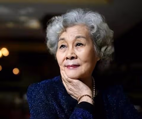 88歲歌唱家住養老院18年,子女背上罵名,背後原因讓人感動