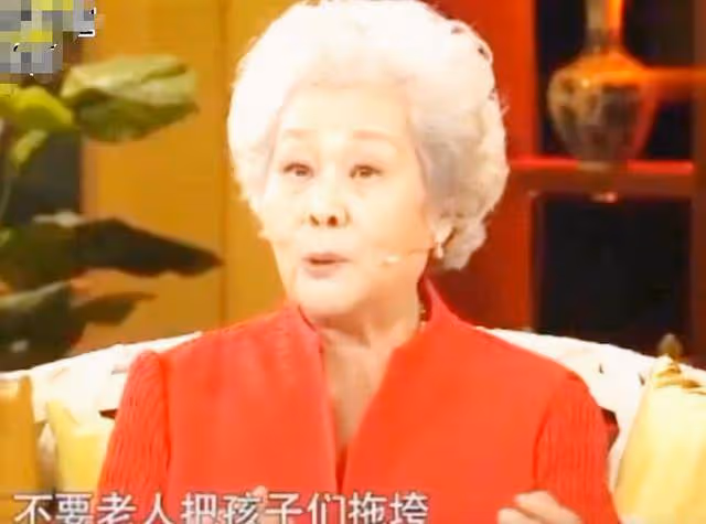 88歲歌唱家住養老院18年,子女背上罵名,背後原因讓人感動