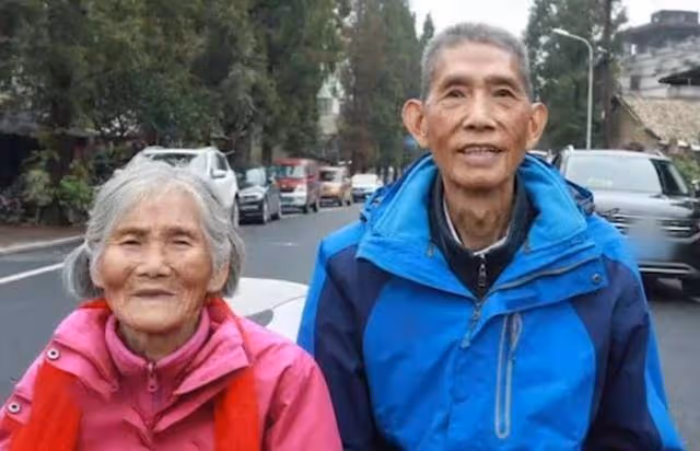 24歲小伙和85歲老太太,相差61歲「婚紗照」,背後故事讓人淚目