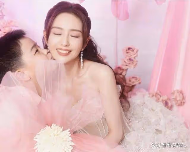 佟麗婭曬41歲生日美照,兒子朵朵露側臉像陳思誠,親吻媽媽好有愛