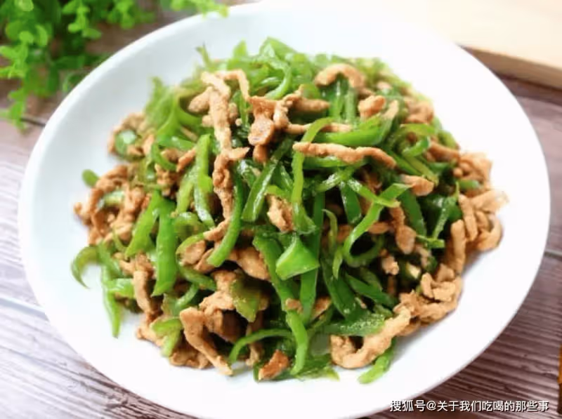 青椒炒肉絲,掌握好2個關鍵步驟,肉絲又嫩又入味,青椒不泛生