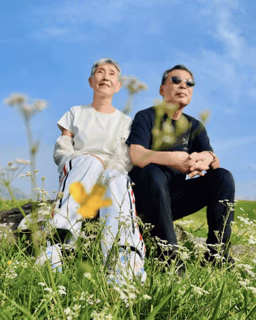 李冰冰帶父母到新疆自駕游,51歲仍是單身,70多歲媽媽已白髮蒼蒼