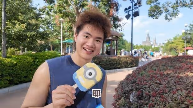 環球影城成奧運明星打卡地?孫穎莎、汪順相繼現身,自帶飯盒成亮點!
