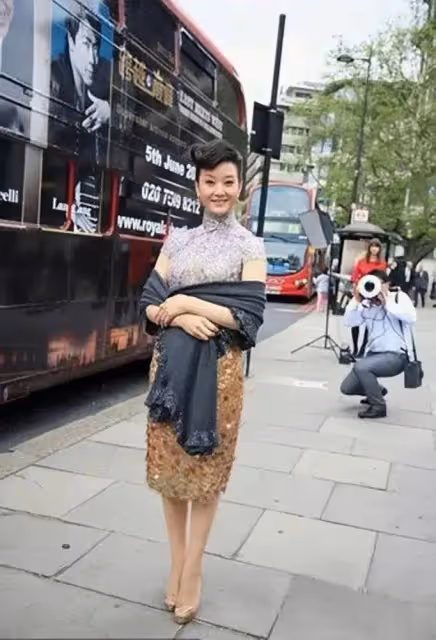 57歲宋祖英難得現身,氣質優雅大氣依舊迷人,本人十分隨和