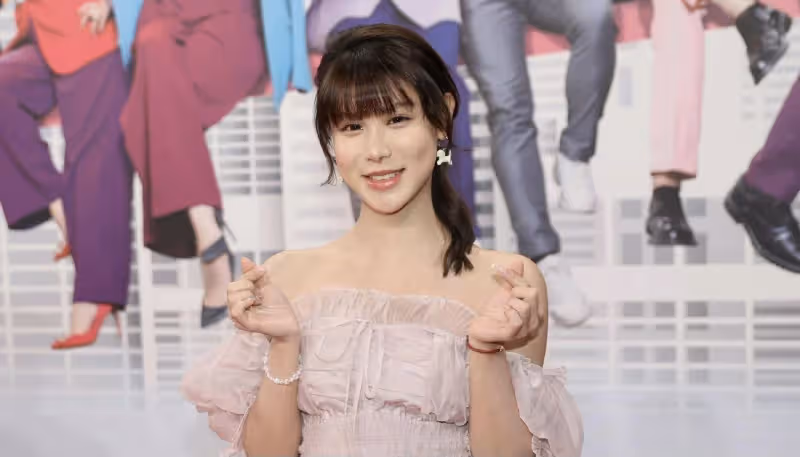 TVB「膠面」小花古佩玲樣貌再升級,被指勝過AI美人,下巴變尖