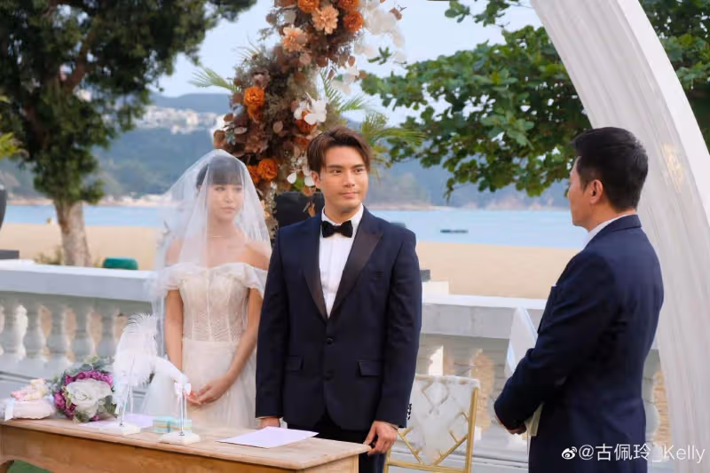 TVB「膠面」小花古佩玲樣貌再升級,被指勝過AI美人,下巴變尖