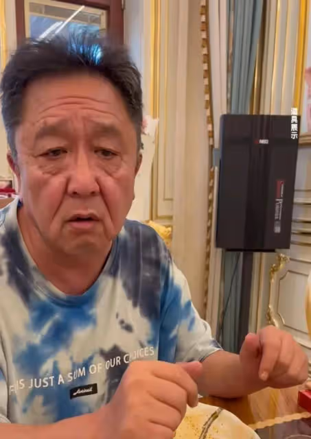 同樣都是55歲，于謙近照太顯老，丁海峰卻顯得十分年輕，差距太大