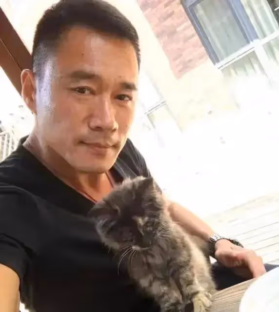 同樣都是55歲，于謙近照太顯老，丁海峰卻顯得十分年輕，差距太大