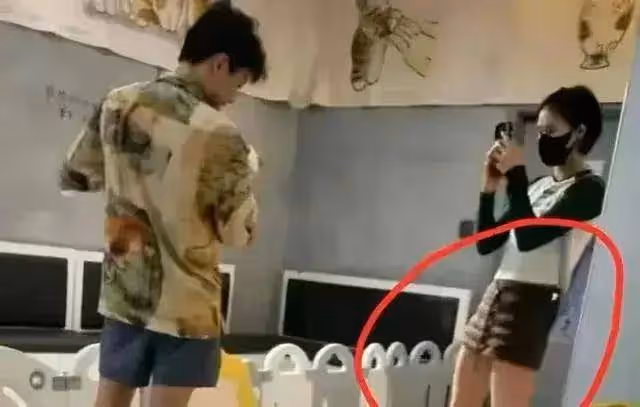 全紅嬋火了!家成景點,不敢回只能擼貓,打扮時尚仍被認出
