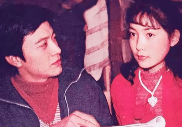 中國的「高倉健」影帝拿到手軟,比陳道明還要紅,連張鐵林都只能「作配」!