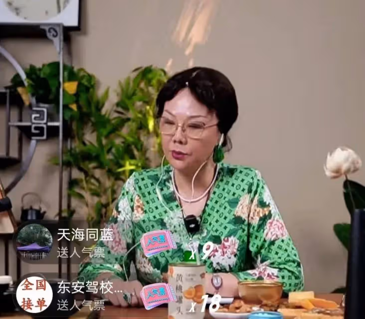 楊議老婆親口承認楊議出軌,對合照太氣憤,為愛隱忍多年讓人心疼