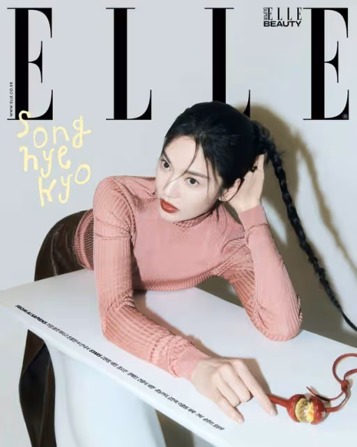宋慧喬新雜誌封面:麻花辮配紅唇,氣場全開,女王范兒十足!