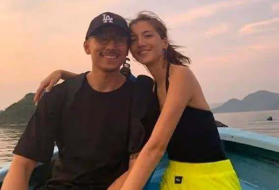 吳千語施伯雄伴手禮大曝光,巧克力永生花應有盡有,綠盒子暗藏多重玄機