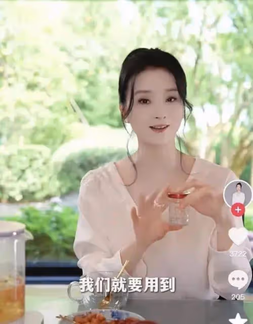 王艷深V露台美照曝光!絕佳視野俯瞰故宮後花園貴族下午茶