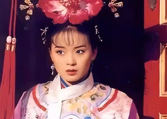 王艷深V露台美照曝光!絕佳視野俯瞰故宮後花園貴族下午茶