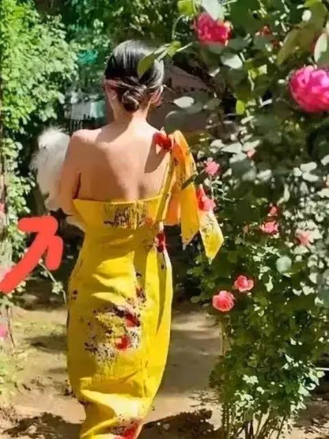 43歲霍思燕曬花園生活照曝光!黑裙豐腴大解放,家裡養孔雀豪宅世外桃源