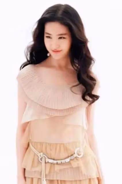 從仙女校花到百變女王,劉亦菲用勇氣和魅力演繹多面女性形象