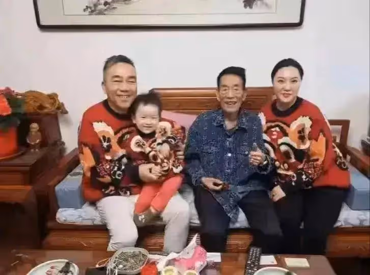 孟真開直播講述婚姻,網友心疼:最大受害者竟是她!