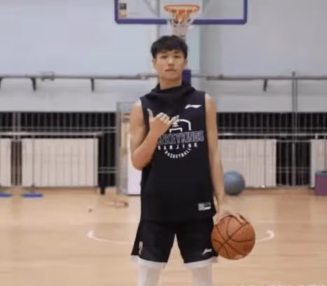 張雨綺男友是99年籃球運動員!那方面很厲害,一看就體力好愛傍富婆