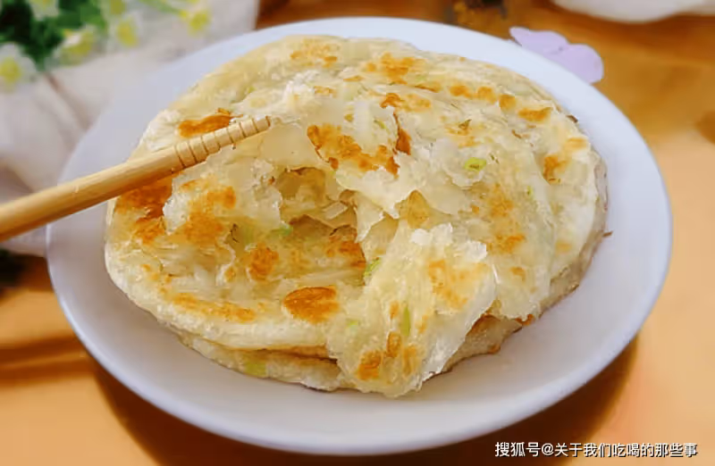 蔥油餅怎麼做?教您方法和竅門,這樣做柔軟多層,放涼也不會硬