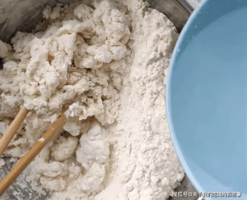 蔥油餅怎麼做?教您方法和竅門,這樣做柔軟多層,放涼也不會硬