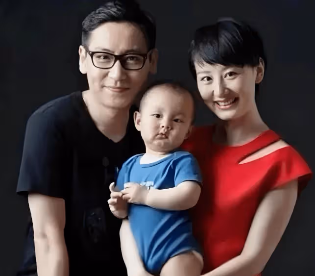 這兩位我們熟悉的主持人,原來是夫妻?結婚13年,比嫁入豪門還幸福
