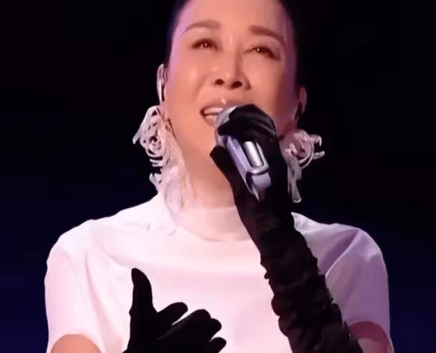 沒想到,70歲香港天后甄妮,會以這種方式,給刀郎狠狠出了惡氣!