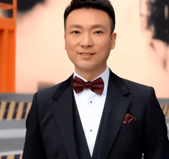 這一次,暫別《新聞聯播》欄目的康輝,讓巴黎及全世界刮目相看!