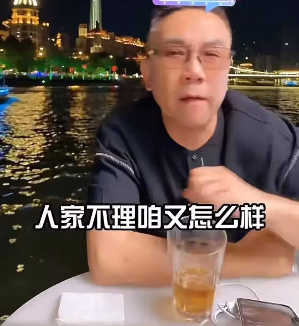 楊議和老婆孟真徹底開撕,互揭對方老底,直播不忘讓網友點關注