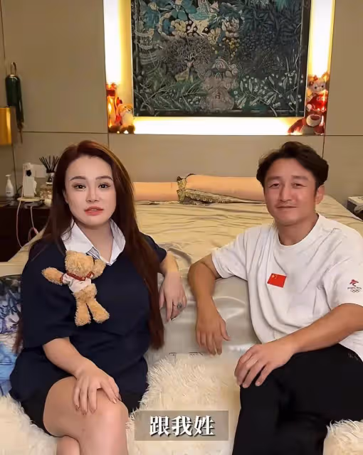 冉瑩穎鄒市明公布三胎兒子隨母姓的原因,網友:三個娃,很正常
