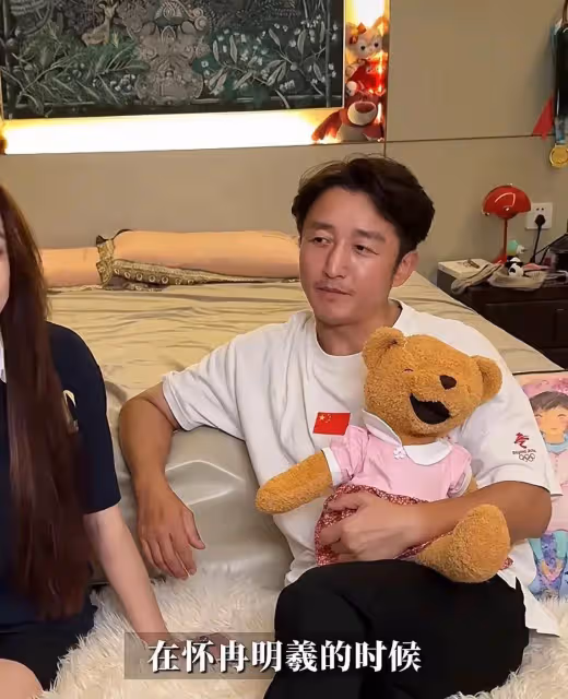 冉瑩穎鄒市明公布三胎兒子隨母姓的原因,網友:三個娃,很正常