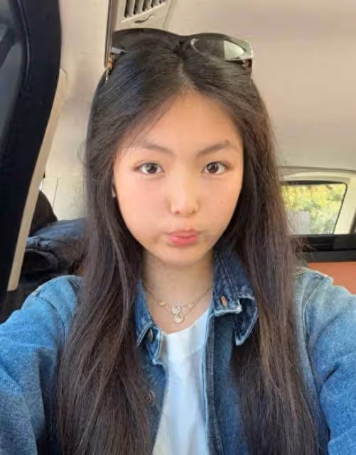 王詩齡曬牛仔衣披髮自拍:嘟嘴賣萌,笑容甜美惹人愛!