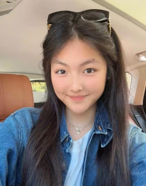 王詩齡曬牛仔衣披髮自拍:嘟嘴賣萌,笑容甜美惹人愛!