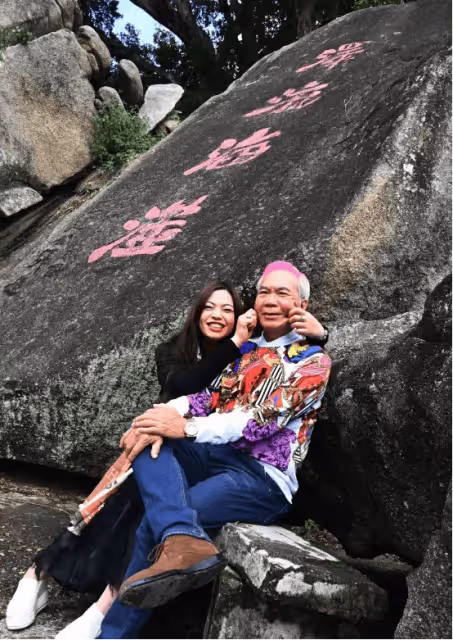 前TVB藝人大爆港圈猛料,說周星馳不是好人,與影后同屋睡沒起色心,佘詩曼曾被導演語言侮辱