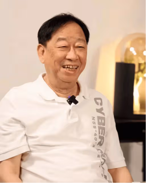 前TVB藝人大爆港圈猛料,說周星馳不是好人,與影后同屋睡沒起色心,佘詩曼曾被導演語言侮辱