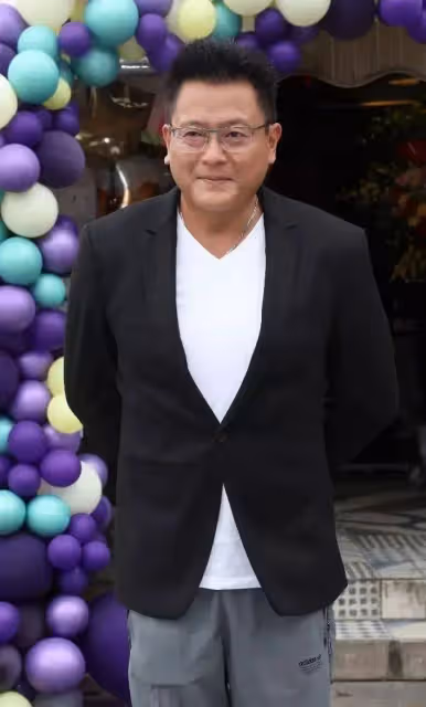 TVB「絕世渣男」教人戀愛遭網友炮轟,離婚後轉戰內地成情感專家