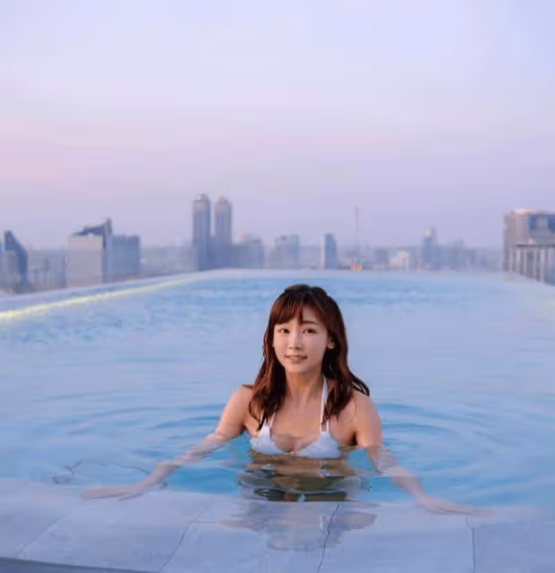 前TVB童顏小花大曬與飛行員男友甜蜜一幕!網民誤以為是父女!35歲仍散發少女氣息