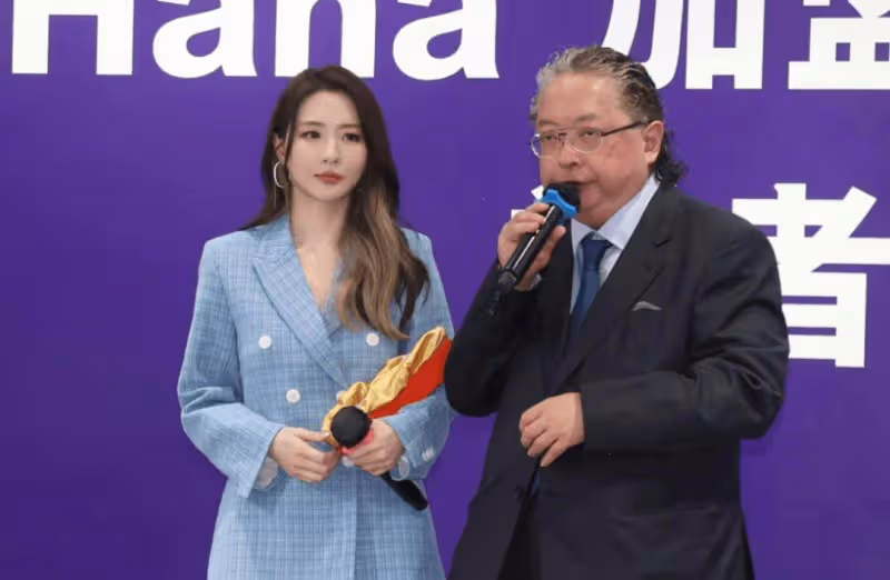 TVB前女女藝人現身佛山,為足球聯賽開唱!直呼:太榮幸了