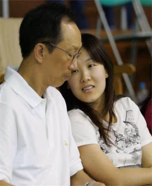 伏明霞:跳水女王的非凡歷程,兒子 20 丈夫 72 引關注