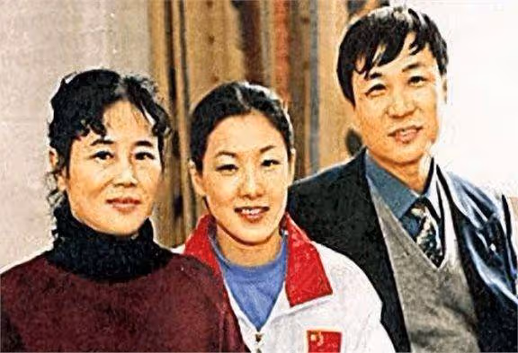 伏明霞:跳水女王的非凡歷程,兒子 20 丈夫 72 引關注