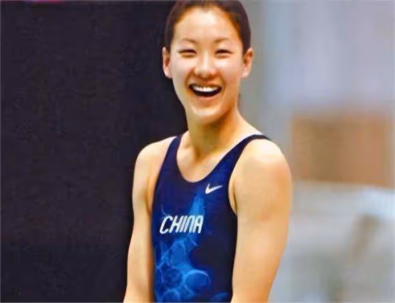 伏明霞:跳水女王的非凡歷程,兒子 20 丈夫 72 引關注