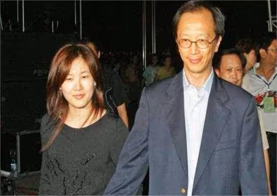 伏明霞:跳水女王的非凡歷程,兒子 20 丈夫 72 引關注