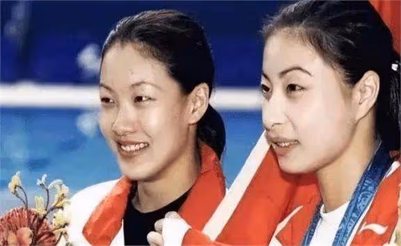 伏明霞:跳水女王的非凡歷程,兒子 20 丈夫 72 引關注