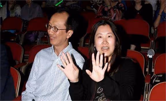 伏明霞:跳水女王的非凡歷程,兒子 20 丈夫 72 引關注