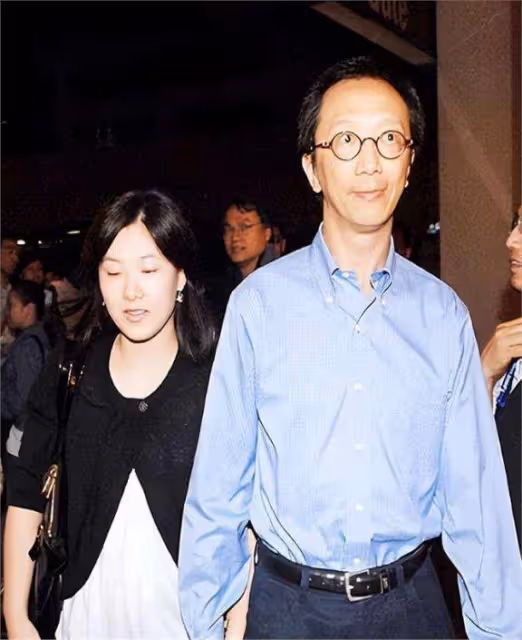 伏明霞:跳水女王的非凡歷程,兒子 20 丈夫 72 引關注