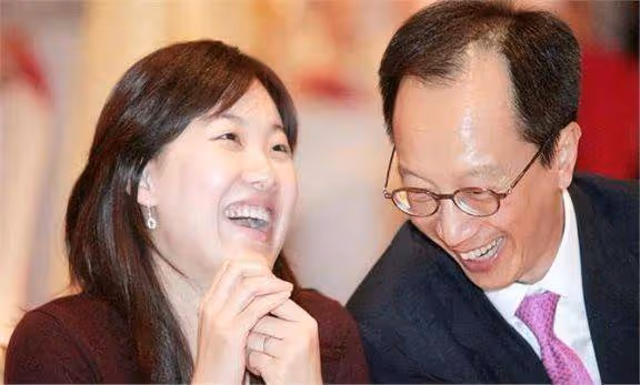 伏明霞:跳水女王的非凡歷程,兒子 20 丈夫 72 引關注